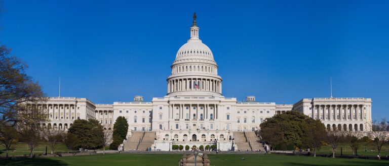 Vista completa del Capitolio de los Estados Unidos. La fachada occidental del Capitolio.