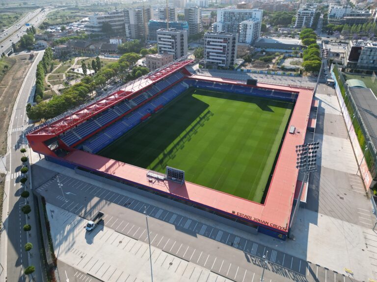 Vista aérea del Estadi Johan Cruyff, el estadio del F.C. Barcelona, listo para un partido.