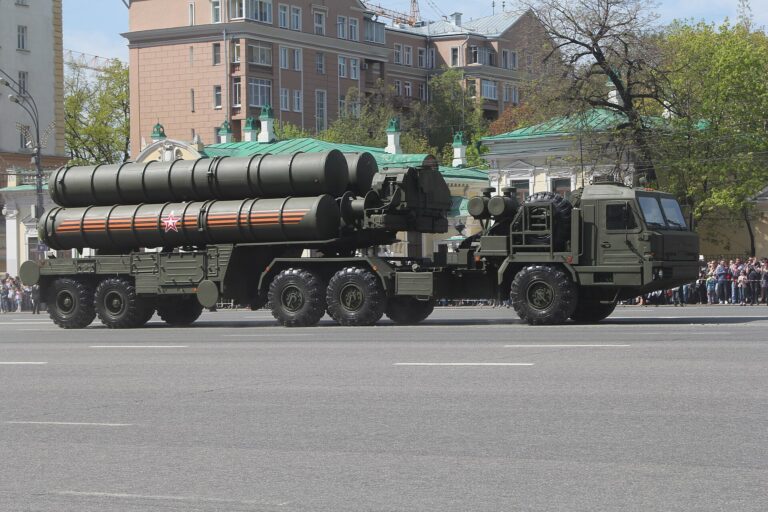 Sistema de misiles S-400 de Rusia en exhibición militar.