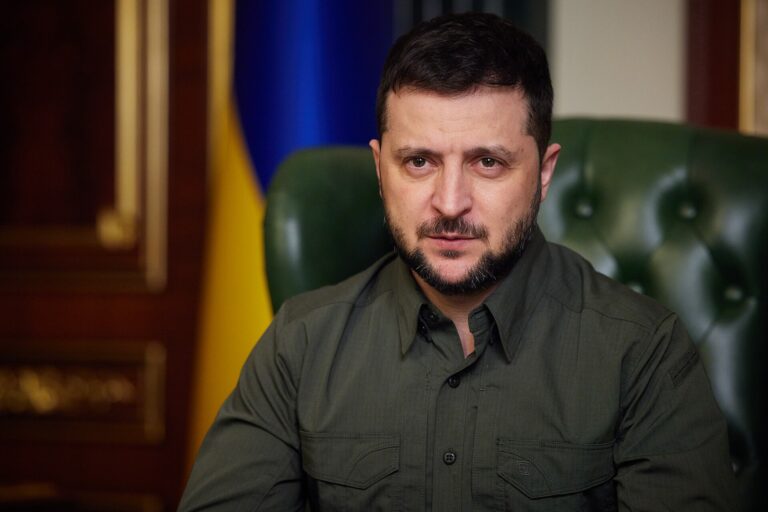 El presidente de Ucrania, Volodímir Zelenski, habla durante un evento.